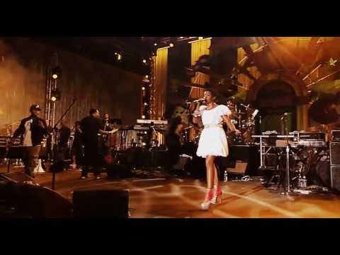 Ms  Lauryn Hill   Philly performance 2012 the best with the roots #laurynhill #theroots