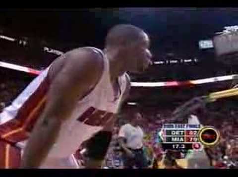 Joey Crawford fouls Damon Jones