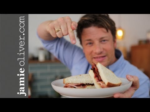 Jamie makes the Perfect Breakfast Sandwich