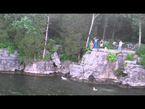 Kids on Percy Priest Lake Cliff Jumping! Nashville Tennessee!