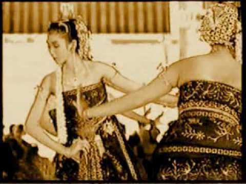 video Bedhaya Ketawang Dance original from kraton/facebook: Gustinino Channel