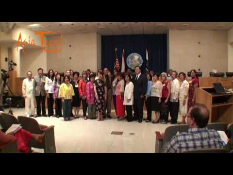 Mayor Buddy Dyer presents the Proclamation to Asian American 2010