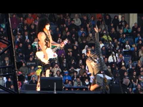 Kiss - Love Gun live Monster Tour, Paul Stanley is flying too low