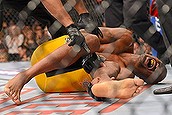 Silva suffers brutal injury in UFC rematch (Thumbnail)