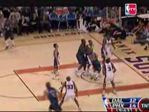 Amare Stoudamire denies Devean George Under the basket