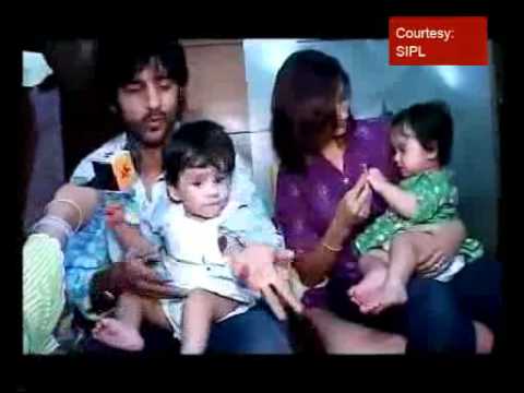 Hiten & Gauri introduce their twins, visit Lalbaugcha Raja