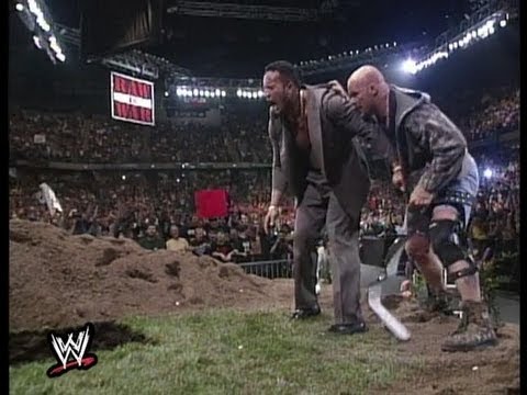 WWF Raw Is War 1999 : Stone Cold Steve Austin destroys the Rock's car and Buries him on the grave