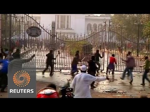 More Breaking News: http://smarturl.it/BreakingNews
Subscribe: http://smarturl.it/reuterssubscribe

Clashes erupt in the Bangladesh capital Dhaka between pro- and anti-government protesters ahead of elections. Rough Cut (no reporter narration).

Reuters tells the world\'s stories like no one else. As the largest international multimedia news provider, Reuters provides coverage around the globe and across topics including business, financial, national, and international news. For over 160 years, Reuters has maintained its reputation for speed, accuracy, and impact while providing exclusives, incisive commentary and forward-looking analysis.

http://reuters.com/
https://www.facebook.com/Reuters
https://plus.google.com/u/0/s/reuters
https://twitter.com/Reuters