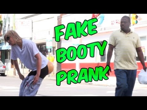 FAKE BOOTY PRANK