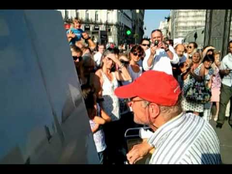 Painting Artist, Antonio Lopez Struggling In Puerta del Sol