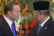 (FILES) This file photo taken on September 30, 2013 shows Indonesia's President Susilo Bambang Yudhoyono (R) talking to Australia's Prime Minister Tony Abbott (L) after a joint statement at the presidential palace in Jakarta. Australian Prime Minister Tony Abbott on November 19, 2013 said he regrets any embarrassment to Indonesian President Susilo Bambang Yudhoyono over claims his phone was spied on, but stopped short of an apology. AFP PHOTO / FILES / ADEK BERRY