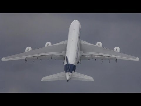 Unbelieveable Airbus A380 vertical Take-off + Amazing Air Show ( HD ) Paris Air show 2013