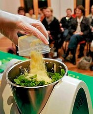 Demonstrations of the Thermomix device.