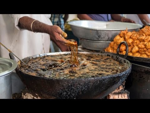 Hands In Boiling Oil: Indian Chef Fries Fish With Bare Hands