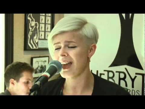 Robyn - Be Mine! (Live From The Cherrytree House)