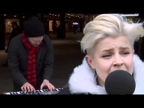 Robyn - Show Me Love ( Live Sergels Torg, Stockholm 2010 )