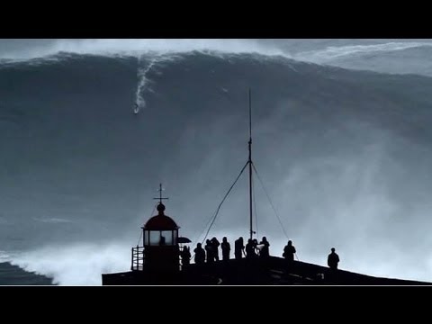 Bigest wave in the world surfed, World record 100ft at 02:50/ Onda surfada por Carlos Burle