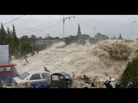 GIANT TIDAL WAVE SWEEPS AWAY SPECTATORS IN CHINA AUGUTS 23, 2013