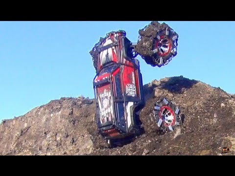 RC ADVENTURES - TRAXXAS SUMMiT - SPiKED CHAiNS Claw into the MUD CLiFF WiTH EASE!