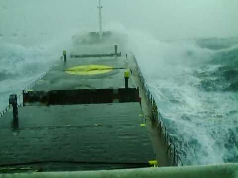 LA TEMPESTA PERFETTA DI UNA NAVE MERCI IN MARE FORZA 10 !!!!!!!!!!!!!!!!!