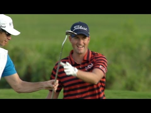 Webb Simpson hits excellent approach shot at Hyundai