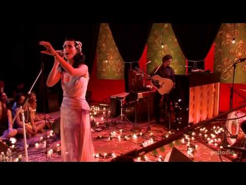 Katy Perry- Waking Up In Vegas- Unplugged  HD