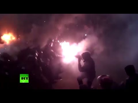 Stones & Tear Gas: Kiev battlefield as cops clash with pro-EU protesters