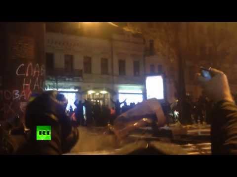 Goodbye, Lenin: Protesters topple monument in Kiev (Extended Video)