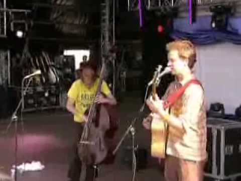 Nizlopi - JCB Song (Live @ o2 Wireless Festival 2006)