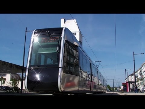 Le Tramway de Tours - The most beautiful tram in the world!