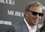  Kevin Costner arrives at the premiere of &quot;Mr. Brooks&quot; in Los Angeles on Tuesday, May 22, 2007. (AP Photo/Matt Sayles) (dn1) 