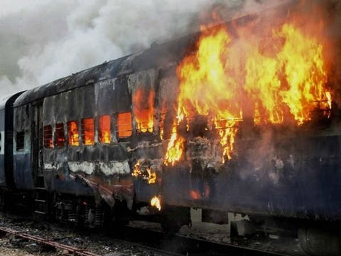 Bihar Train Accident : 37 Killed & Angry Mob Set Coaches On Fire (VIDEO)