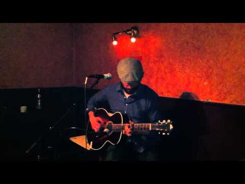 Oscar Isaac live at Caffe Vivaldi