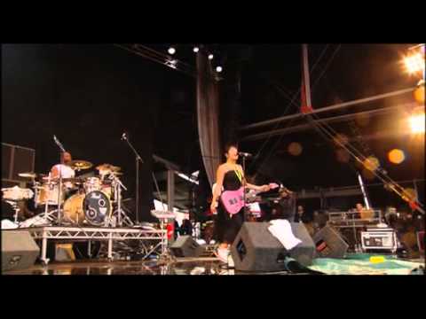 Lily Allen - T in The Park 2007 - Full Concert