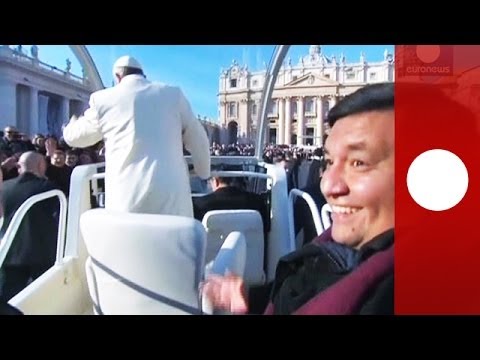 Video: Papa Francesco invita un amico a fare un giro sulla Papamobile