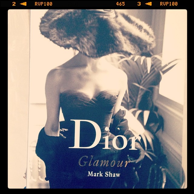 Mark Shaw retrata  el glamour de la casa Dior.