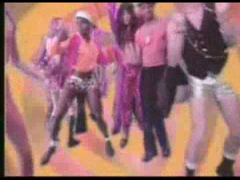 Deee Lite - Groove is in the Heart (Music Video)