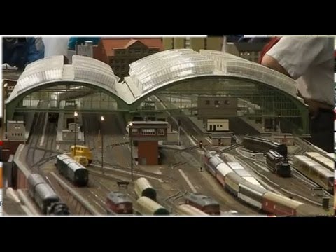 Berlin Hauptbahnhof in H0 1:87 / Berlin Main Station in 1/87 scale H0 HO