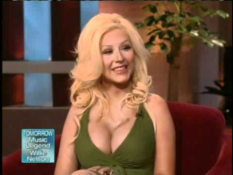 Christina Aguilera looks Hot in a interview with Ellen DeGeneres