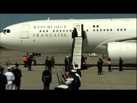 French President Francois Hollande plane landing in u.s.