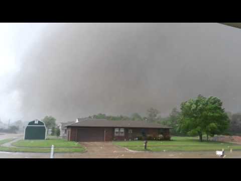 Close up of Oklahoma's May 20, 2013 F5 Tornado