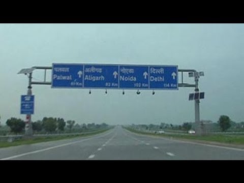 Driving on the Yamuna Expressway: Delhi to Agra in two hours