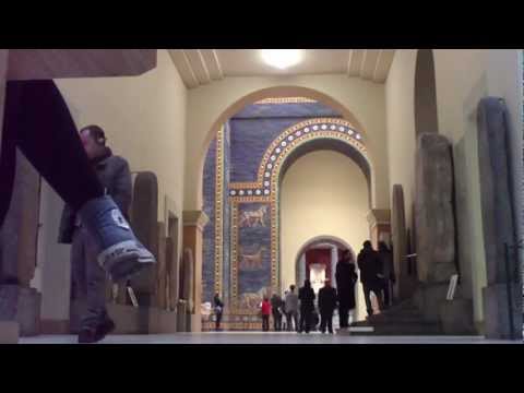 Pergamon Museum - der Pergamon Altar und die Mauern von Babylon - Berlin -  gesehen von Thilo