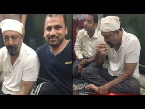 Sanjay Dutt visits a Dargah in Mumbai