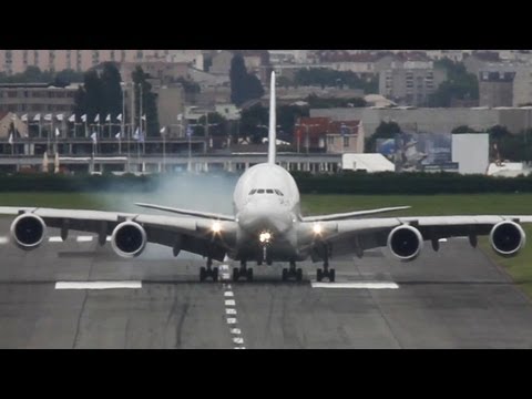 Airbus A380 visual Crosswind Landing during a windy day at Paris - Paris Air Show 2013 ( HD )