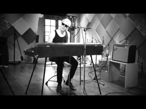 WONDERLAND SESSIONS: Mr Hudson performs 'Fred Astaire'.