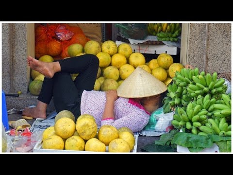 Walking  in Hanoi (Vietnam)