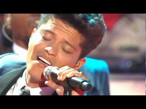 Bruno Mars & American Jazz Band - Valerie (Homenaje a Amy Winehouse) HD