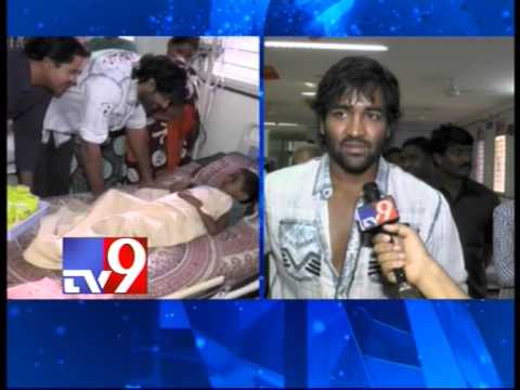 Heroes Shivaji, Vishnu and Sunil meet cancer patients on World Cancer Day

► Subscribe to Tv9 Telugu: http://goo.gl/x4OEU8
► Like us on Facebook: http://www.facebook.com/tv9telugu
► Follow us on Twitter: https://twitter.com/tv9ap
► Circle us on Tv9 Telugu G+:  https://plus.google.com/+tv9telugu
► Follow us on Pinterest: https://www.pinterest.com/tv9telugu

WATCH TV9 SHOWS:
► BULLET NEWS : http://goo.gl/rdELrQ
► CHEF NO.1 : http://goo.gl/l7Cqzy
► EVARI GOLA VARIDI : http://goo.gl/jgmhjT
► ENCOUNTER WITH MURALIKRISHNA : http://goo.gl/wJlRTZ
► HOT WHEELS : http://goo.gl/89TCEy
► GADGET GURU : http://goo.gl/OztwGY