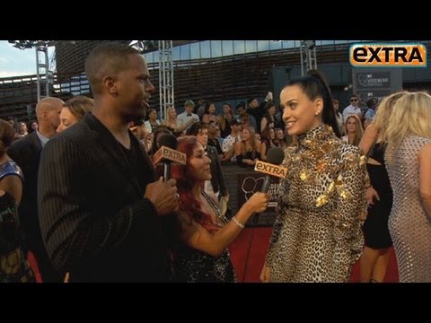 'Extra' Raw: On the Red Carpet at the 2013 MTV VMAs